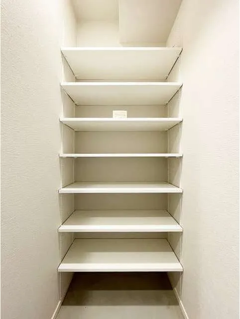 ORSUS Itabashi Honcho - Interior - ["Wood", "Shelving", "Flooring"]