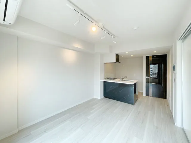 La Perla Ichigaya-Sadoharacho - Interior - ["Ceiling", "Flooring", "Floor"]