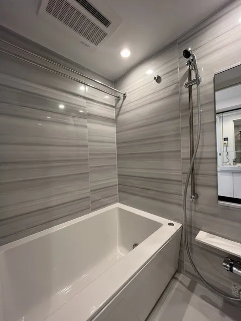 AIFLAT Wakamatsu Kawada - Interior - ["Bathtub", "Plumbing fixture", "Building"]