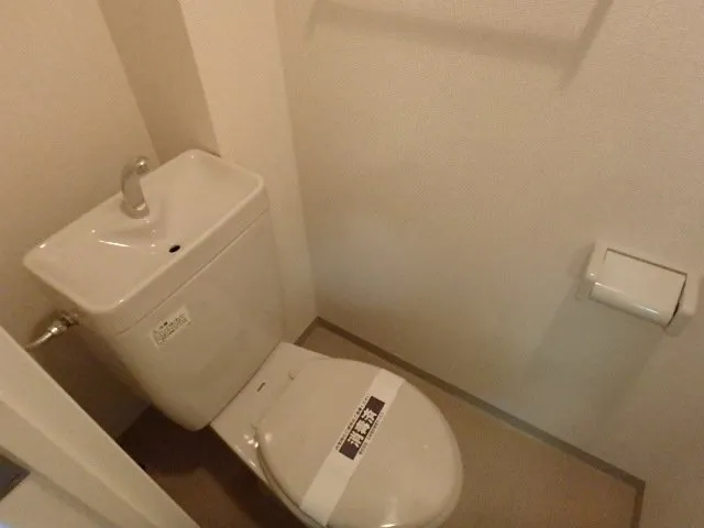 Sun City Tsukishima Avanzare - Interior - ["Toilet seat", "Plumbing fixture", "Toilet"]