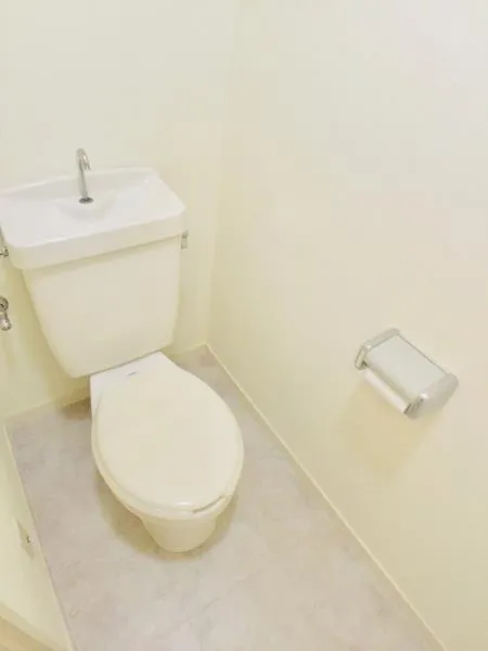 Townhouse Nakano - Interior - ["Toilet seat", "Plumbing fixture", "Toilet"]