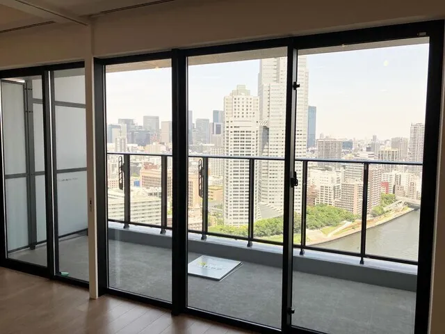 Grand City Tower Tsukishima - Interior - ["Floor", "Flooring", "Glass"]