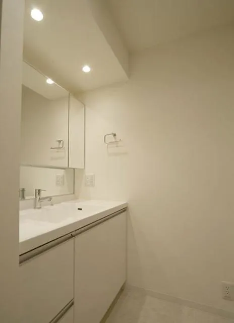 The Tokyo Towers Midtower - Interior - ["Property", "Bathroom", "Room"]