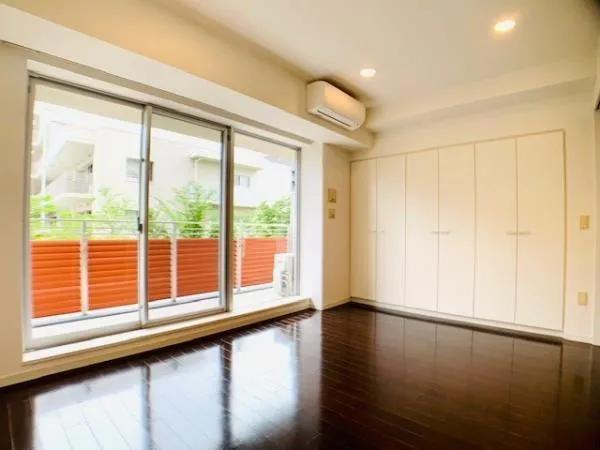 Brillia Ist Sangenjaya Blossom Terrace - Interior - ["Window", "Building", "Fixture"]