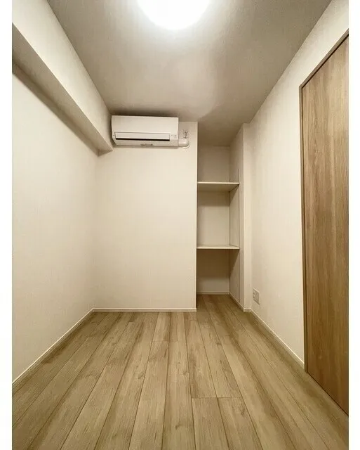 Due Oku - Interior - ["Flooring", "Floor", "Wood"]
