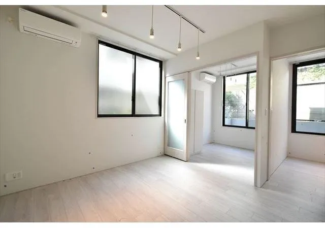EXAM Shimokitazawa II - Interior - ["Window", "Fixture", "Building"]