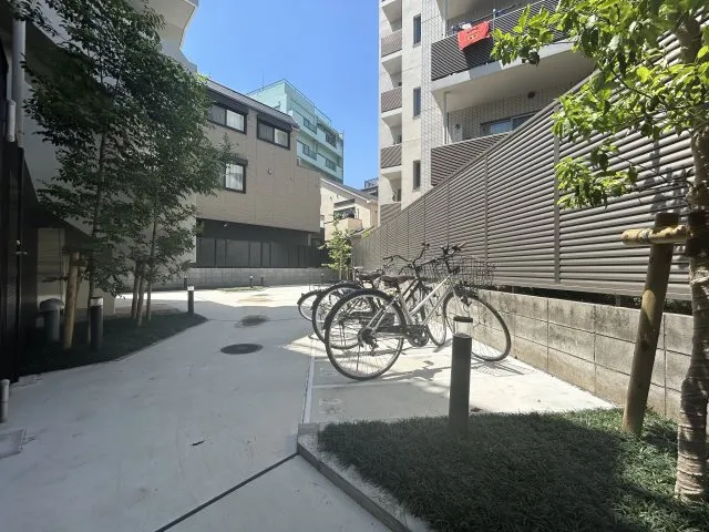 El Faro Nakano Fujimicho - Other - ["Bicycle", "Building", "Daytime"]