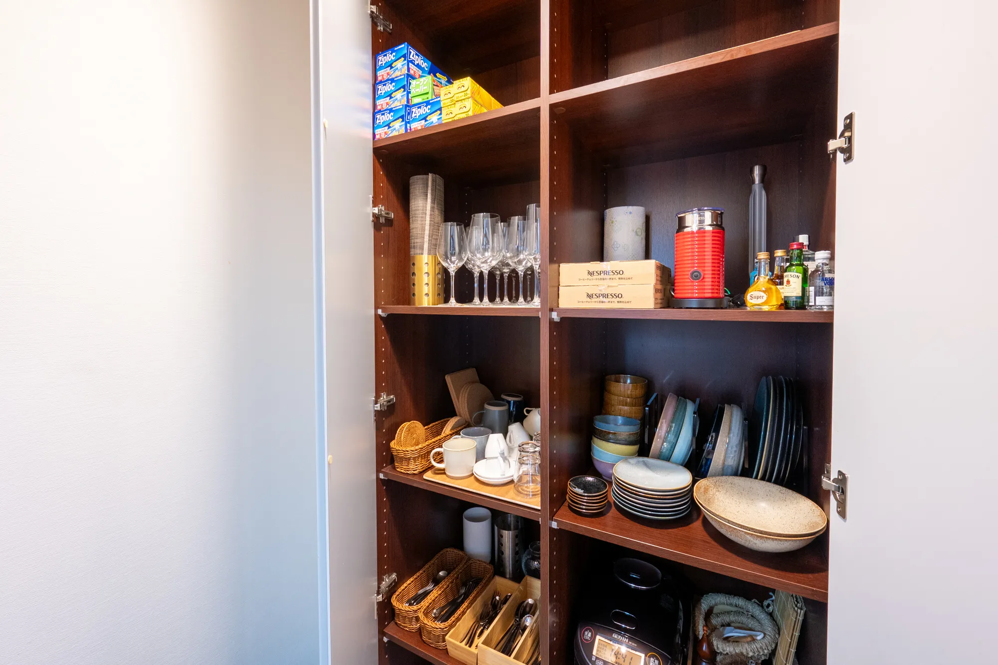 City Tower Shirokane - Interior - ["Furniture", "Shelf", "Tableware"]
