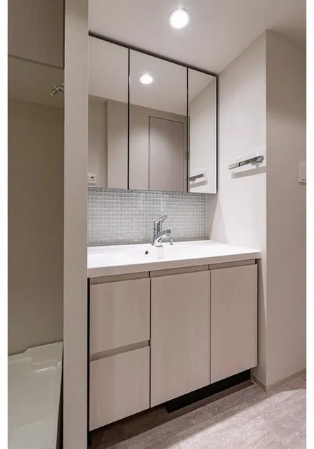 Season Flats Omorinishi - Interior - ["Flooring", "Interior design", "Bathroom cabinet"]