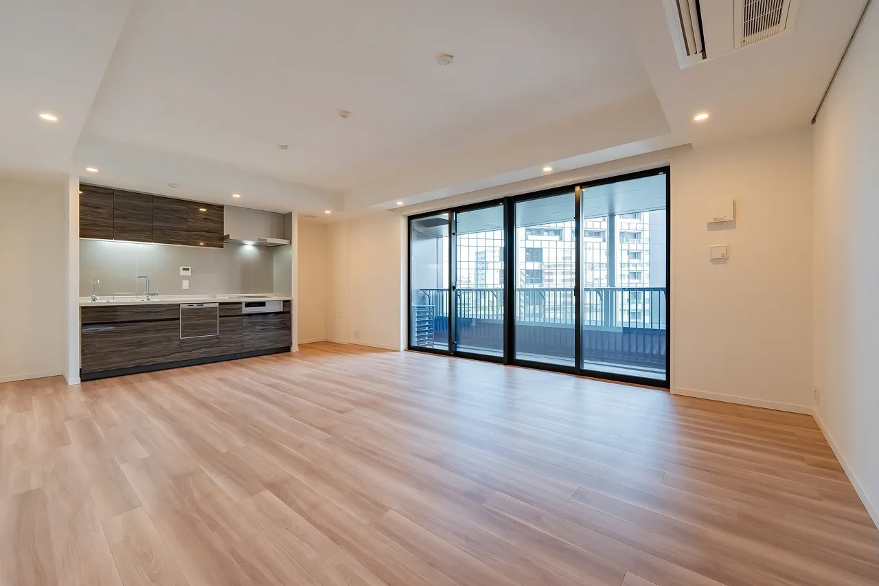 La Tour Shinjuku Annex - Interior - ["Property", "Window", "Building"]
