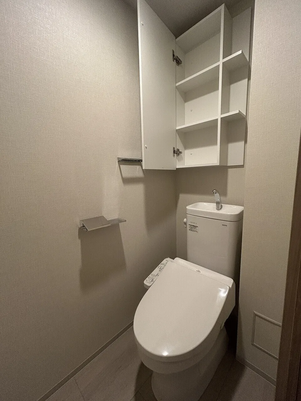 Blanchiesta Kiba - Interior - ["Plumbing fixture", "Flooring", "Floor"]