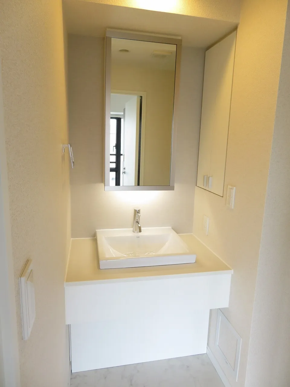 Will Terrace Kachidoki - Interior - ["Bathroom Sink", "Plumbing fixture", "Flooring"]