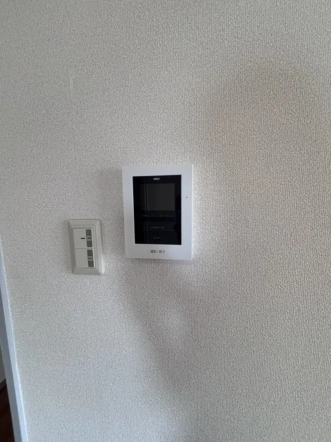 Crest Izumi - Interior - ["Electronic device", "Technology", "Thermostat"]