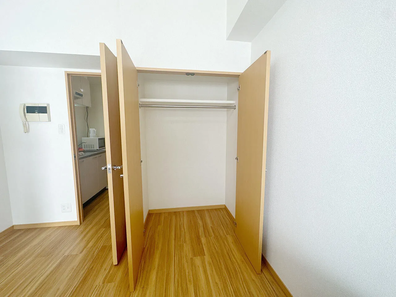 Mynavi STAY Miraie Kanda Riverside - Interior - ["Flooring", "Floor", "Wall"]