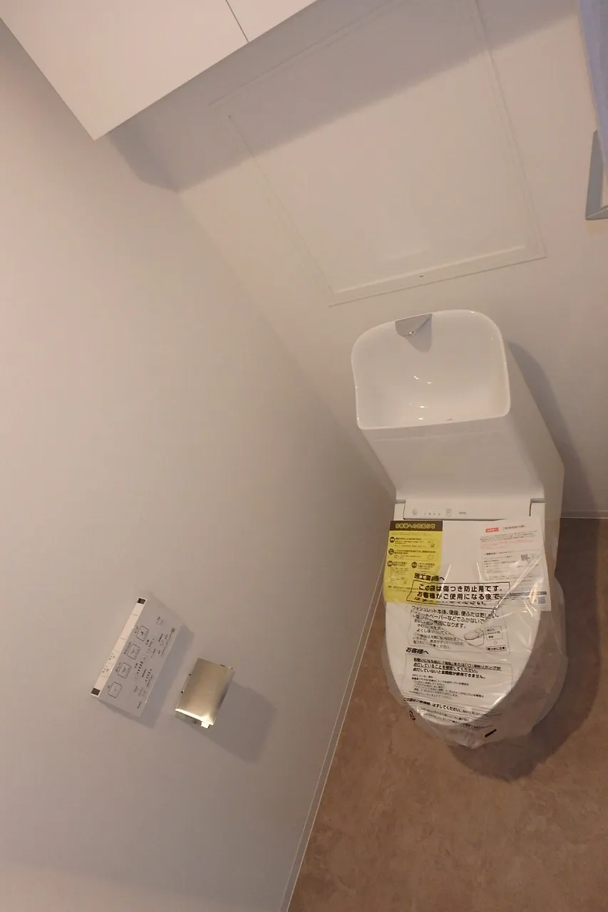 Green Homes 2 - Interior - ["Grey", "Bathroom", "Floor"]
