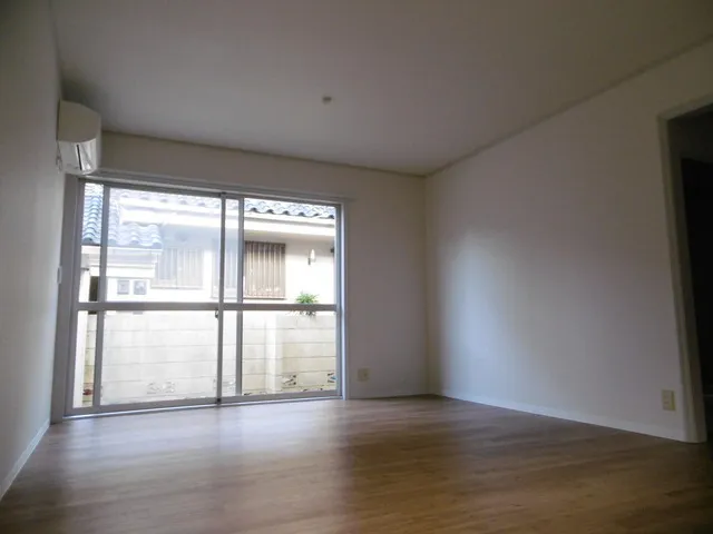 Chestnut Villa - Interior - ["Flooring", "Floor", "Wood"]