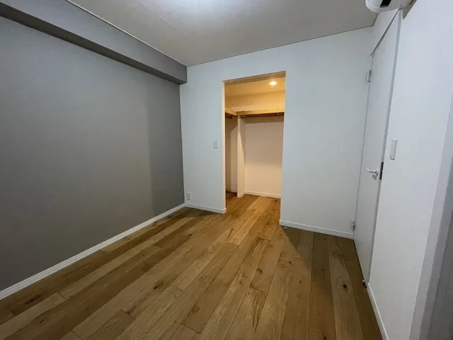 Maison Sunshine - Interior - ["Building", "Fixture", "Wood"]