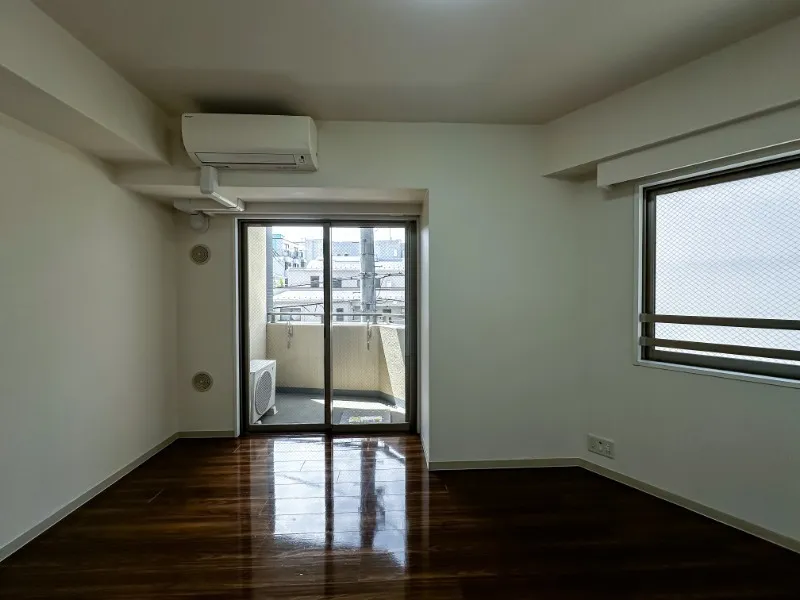 Residia Nakaochiai - Interior - ["Flooring", "Floor", "Ceiling"]