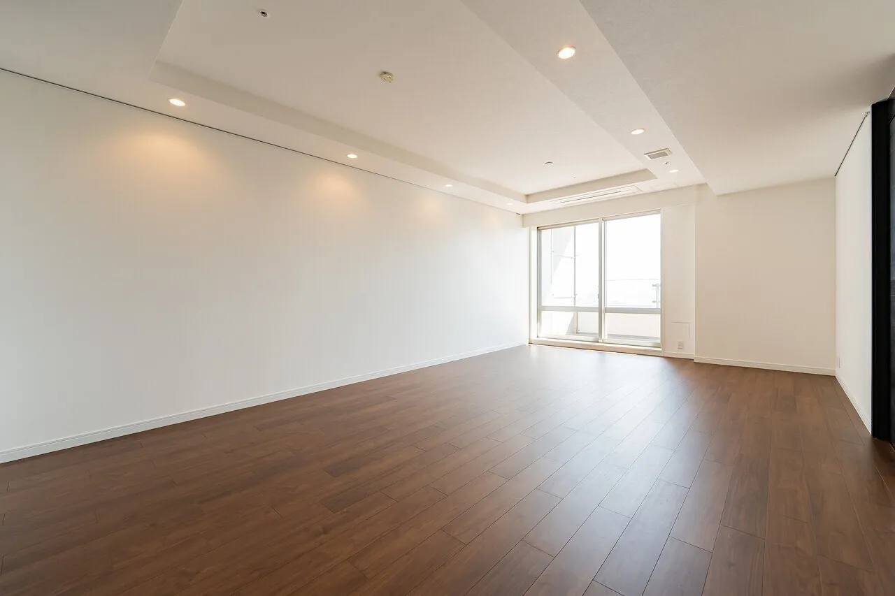 La Tour Shiodome - Interior - ["Wood flooring", "Floor", "Flooring"]