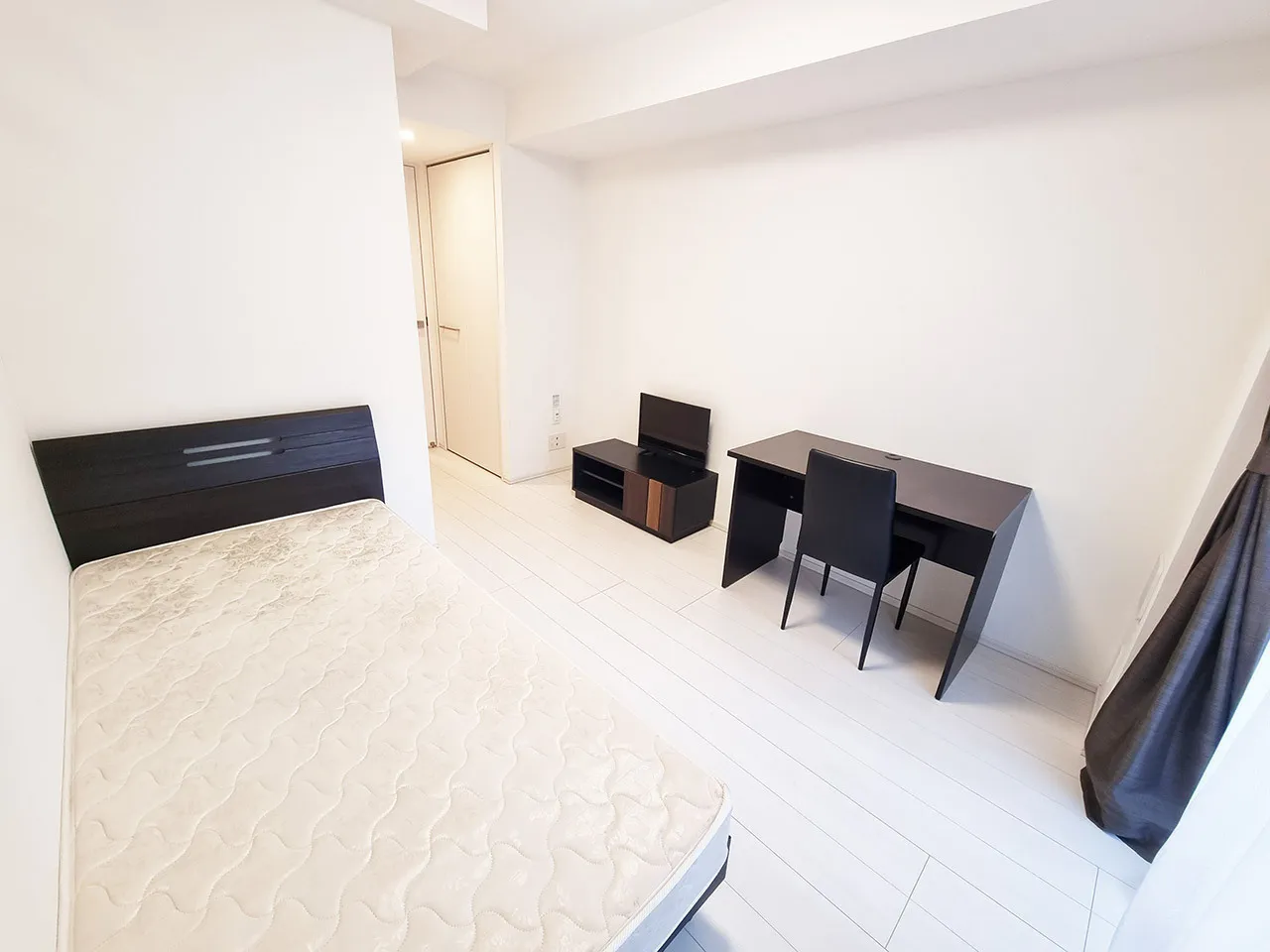 Mynavi Stay Osaki 2 - Interior - ["Wood", "Bedroom", "Flooring"]
