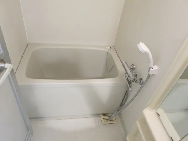 CASSIA Meguro - Interior - ["Bathtub", "Plumbing fixture", "Bathroom"]