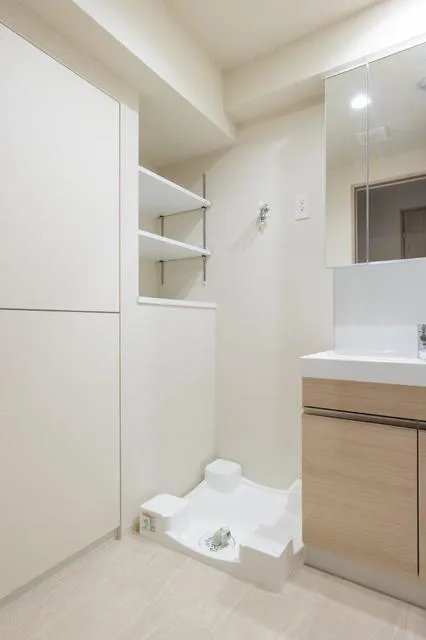 Geoent Ikebukuro - Interior - ["Building", "Fixture", "House"]