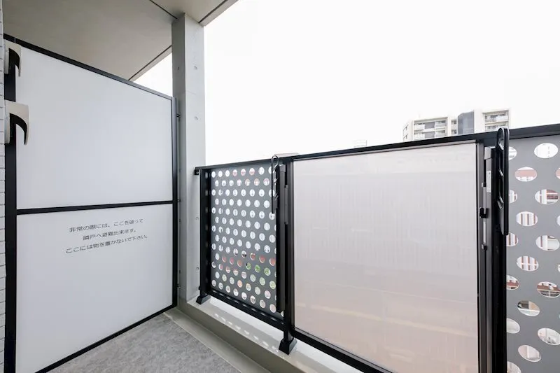Doue Nishikoyama - Interior - ["Composite material", "Mesh", "Metal"]