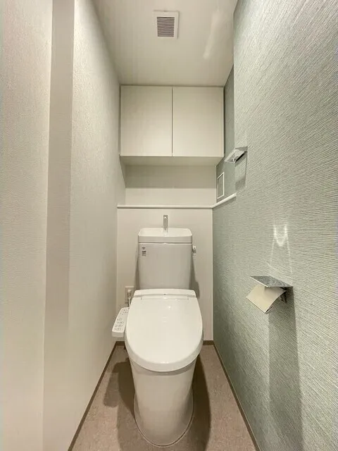 Stylio Kamata West - Interior - ["Toilet seat", "Toilet", "Flooring"]