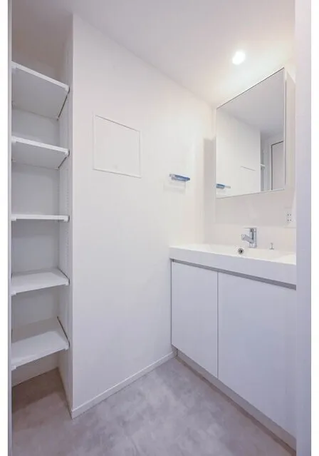 ASTILE Harajuku - Interior - ["Mirror", "Property", "Furniture"]