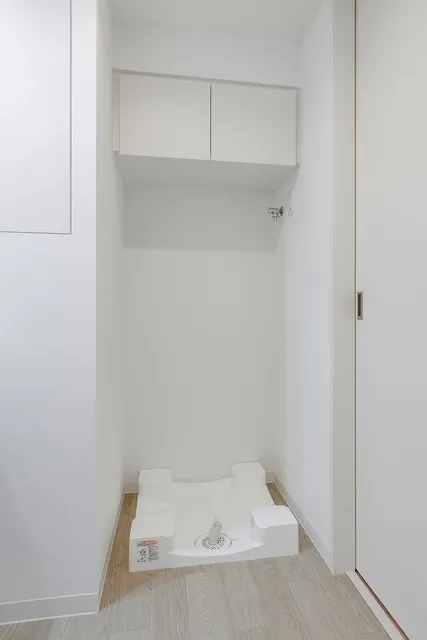 Asyl Court Shoto - Interior - ["Wall", "Flooring", "Wood"]