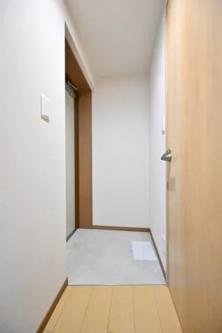 CENTRAL GARDEN RESIDENCE TOKYO - Interior - ["Flooring", "Wall", "Floor"]