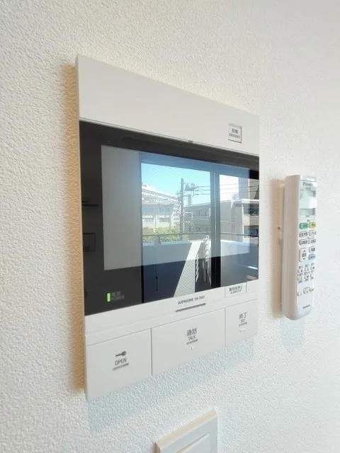 Comforia Kamimeguro - Interior - ["Building", "Rectangle", "Computer monitor accessory"]