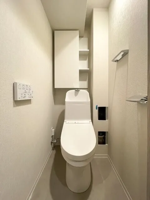 Brookside Residence Kiba - Interior - ["Toilet seat", "Toilet", "Flooring"]