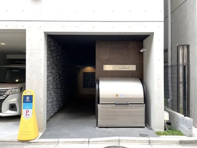 Live Flat Kuramae - Exterior - ["Composite material", "Concrete", "Home Door"]