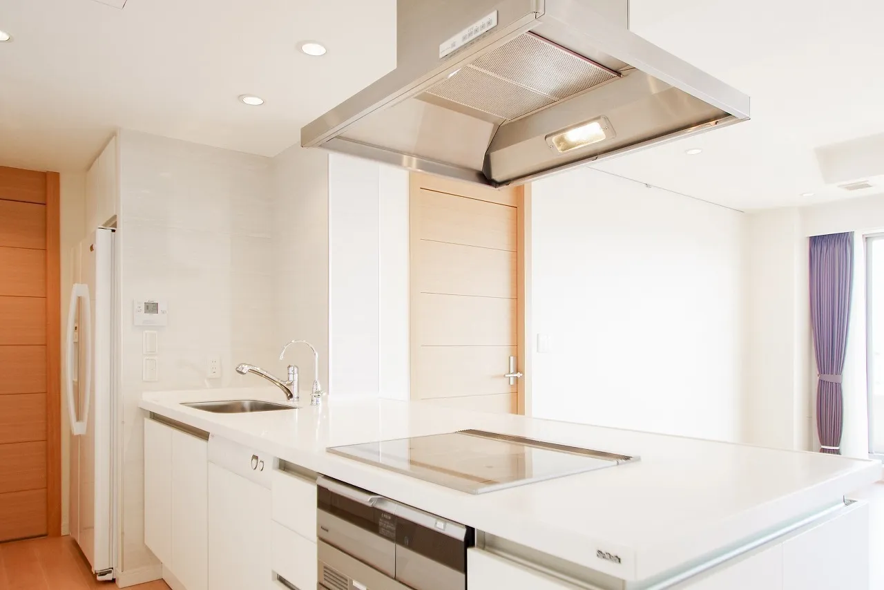 La Tour Shiodome - Interior - ["Kitchen", "Flooring", "Interior design"]