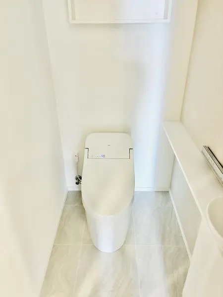 HARUMI FLAG PARK VILLAGE Building T - Interior - ["Toilet seat", "Toilet", "Flooring"]
