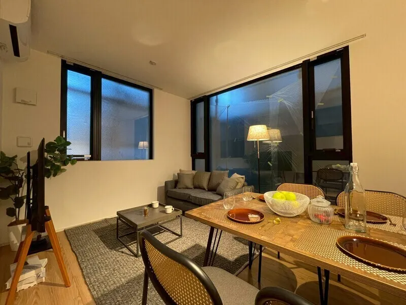 Pollast Yoyogi - Design - ["Interior design", "Wall", "Flooring"]