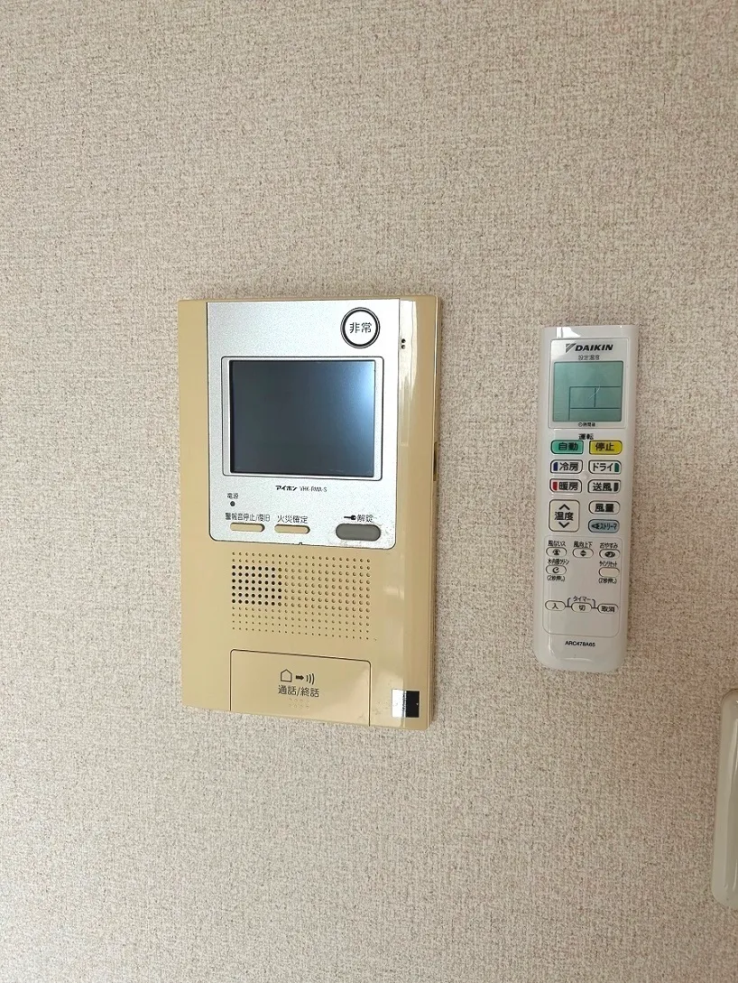 Arden Kiyosumi Shirakawa - Interior - ["Electronic device", "Display device", "Technology"]