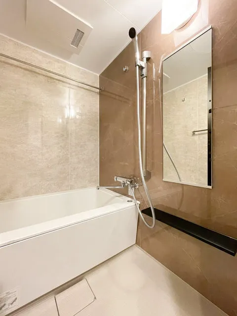Lefon Progre Hongo 3-Chome - Interior - ["Bathroom", "Plumbing fixture", "Flooring"]