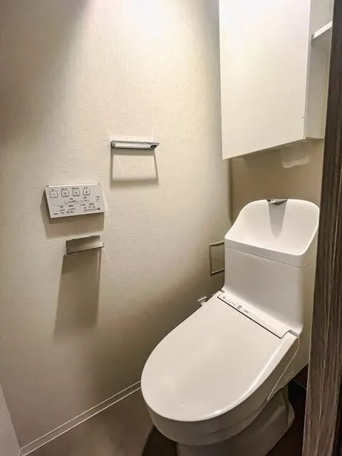 Brookside Residence Kiba - Interior - ["Toilet seat", "Toilet", "Plumbing fixture"]