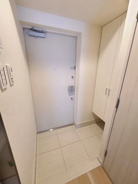 CAVANA Shinjuku Natsumesaka - Interior - ["Building", "Door", "Fixture"]