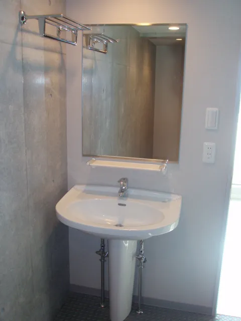 FLEG Akasaka - Interior - ["Mirror", "Tap", "Sink"]