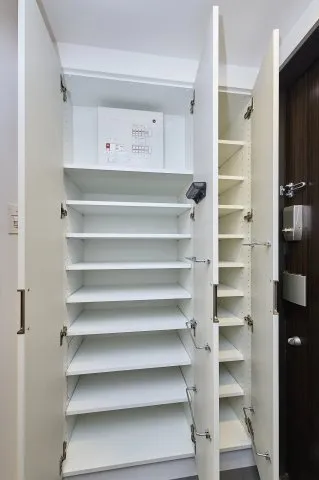 PROUD FLAT Kiyosumi Doori - Interior - ["Wood", "Flooring", "Shelving"]