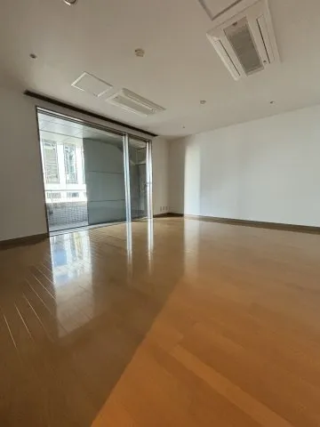 Terrace Nissin - Interior - ["Fixture", "Wood", "Hall"]