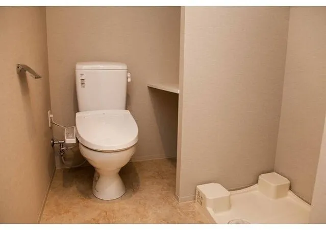 Comforia Kinshicho DEUX - Interior - ["Toilet seat", "Plumbing fixture", "Toilet"]
