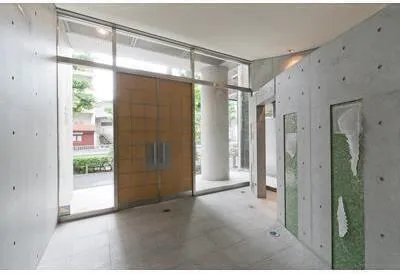 White Front - Exterior - ["Wall", "Ceiling", "Room"]