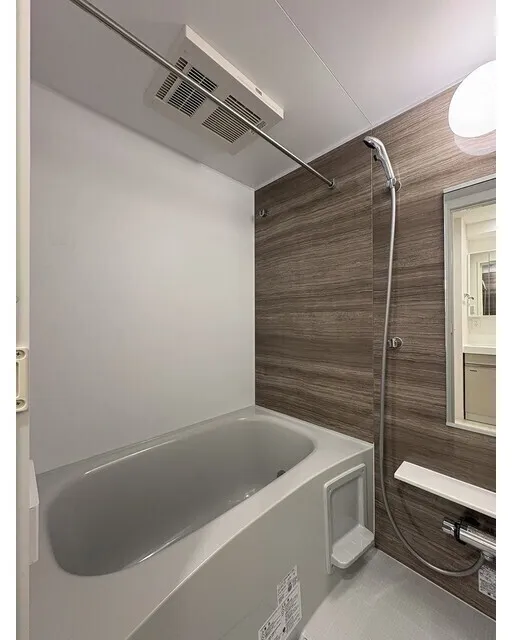 Due Oku - Interior - ["Plumbing fixture", "Flooring", "Floor"]