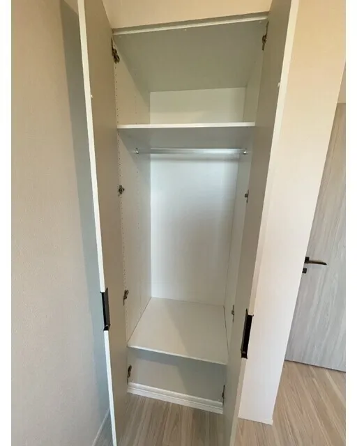 Park City Nakano The Tower Breeze - Interior - ["Wood", "Wardrobe", "Wood stain"]