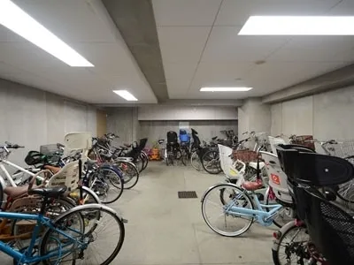 KDX Residence Hanzomon - Exterior - ["Bicycle frame", "Bicycle tire", "Bicycle"]