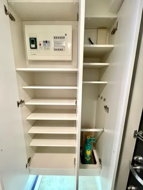 Residia Nakaochiai - Interior - ["Wood", "Design", "Shelving"]